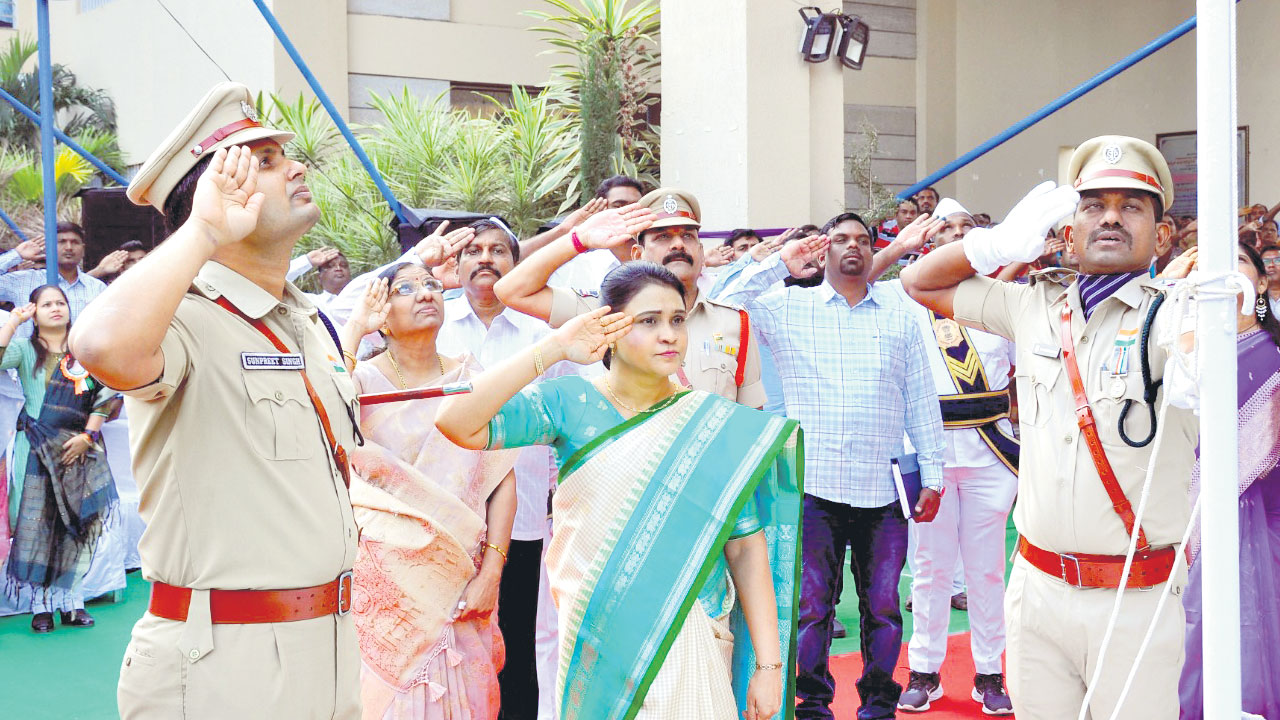 అర్హులందరికీ సంక్షేమ ఫలాలు