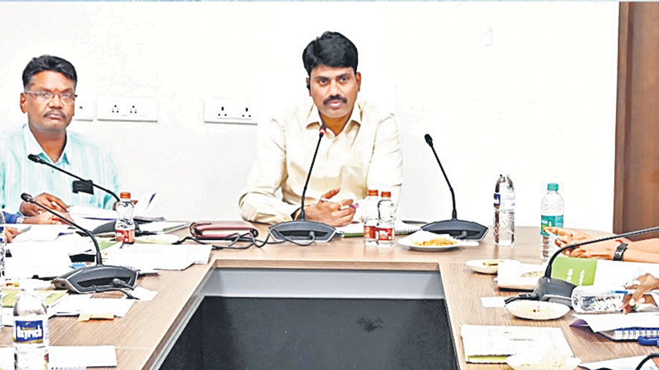 ప్రాధాన్యత రంగాలకు రుణాలు ఇవ్వాలి