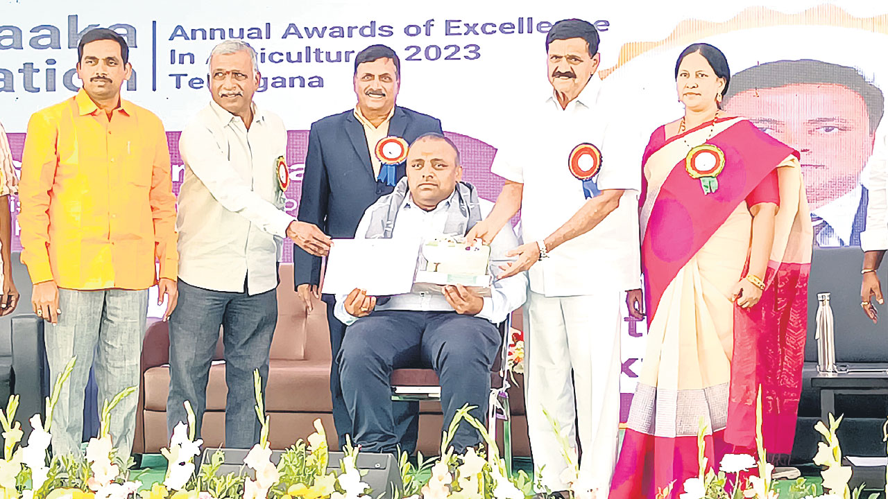 కేవీకే ప్రోగ్రాం కో ఆర్డినేటర్‌కు ఉత్తమ శాస్త్రవేత్త పురస్కారం