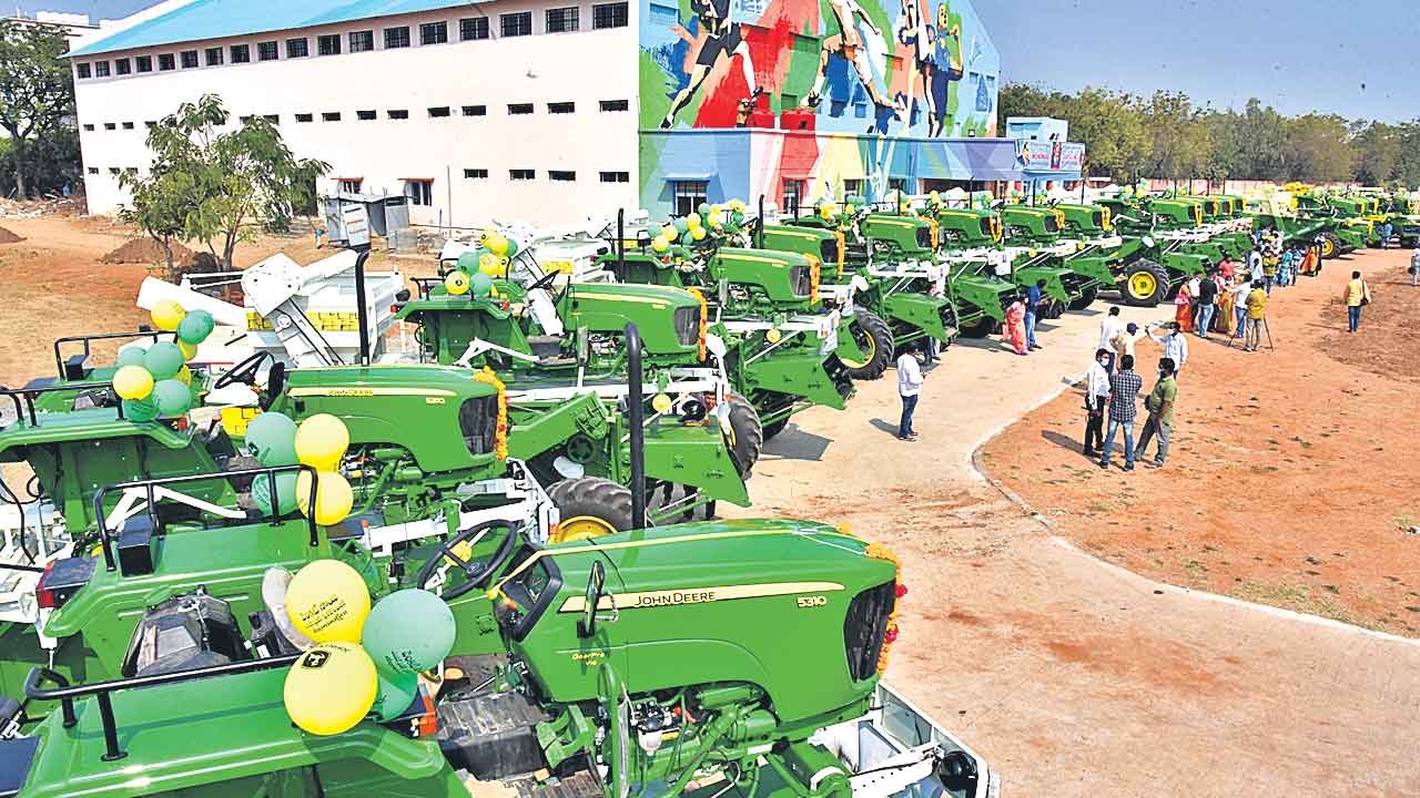 Dalit Bandhu | దళితబంధుకు దారేది.. నిధుల కోసం లబ్ధిదారుల ఎదురుచూపులు