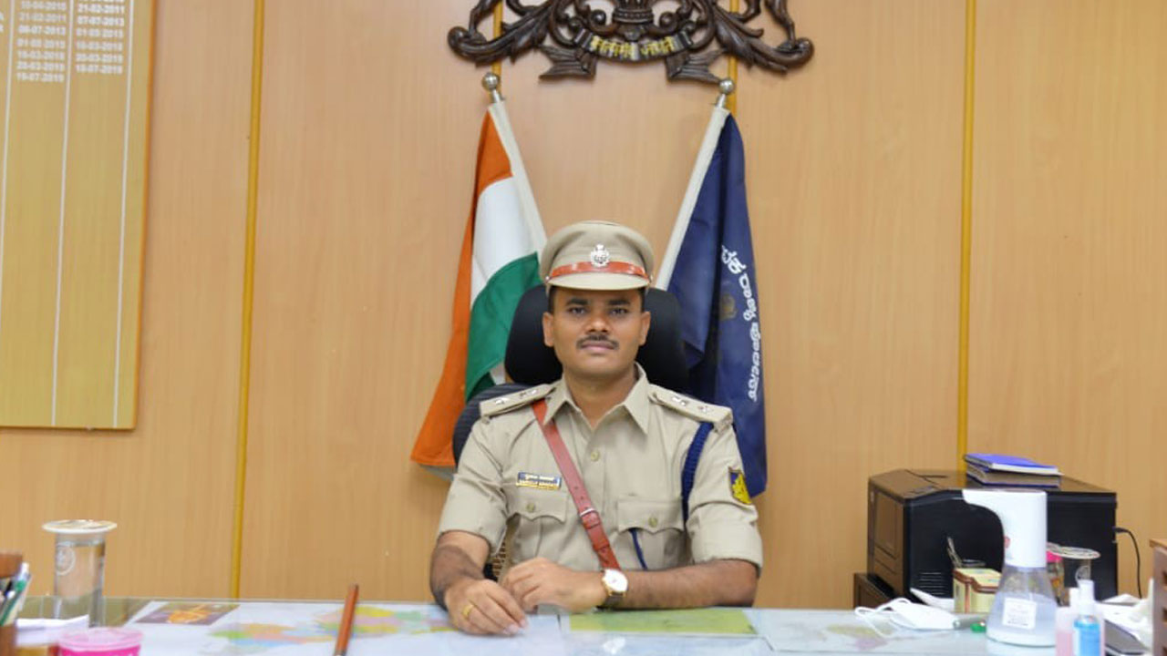 తండా నుంచి పోలీస్‌ కమిషనర్‌గా..