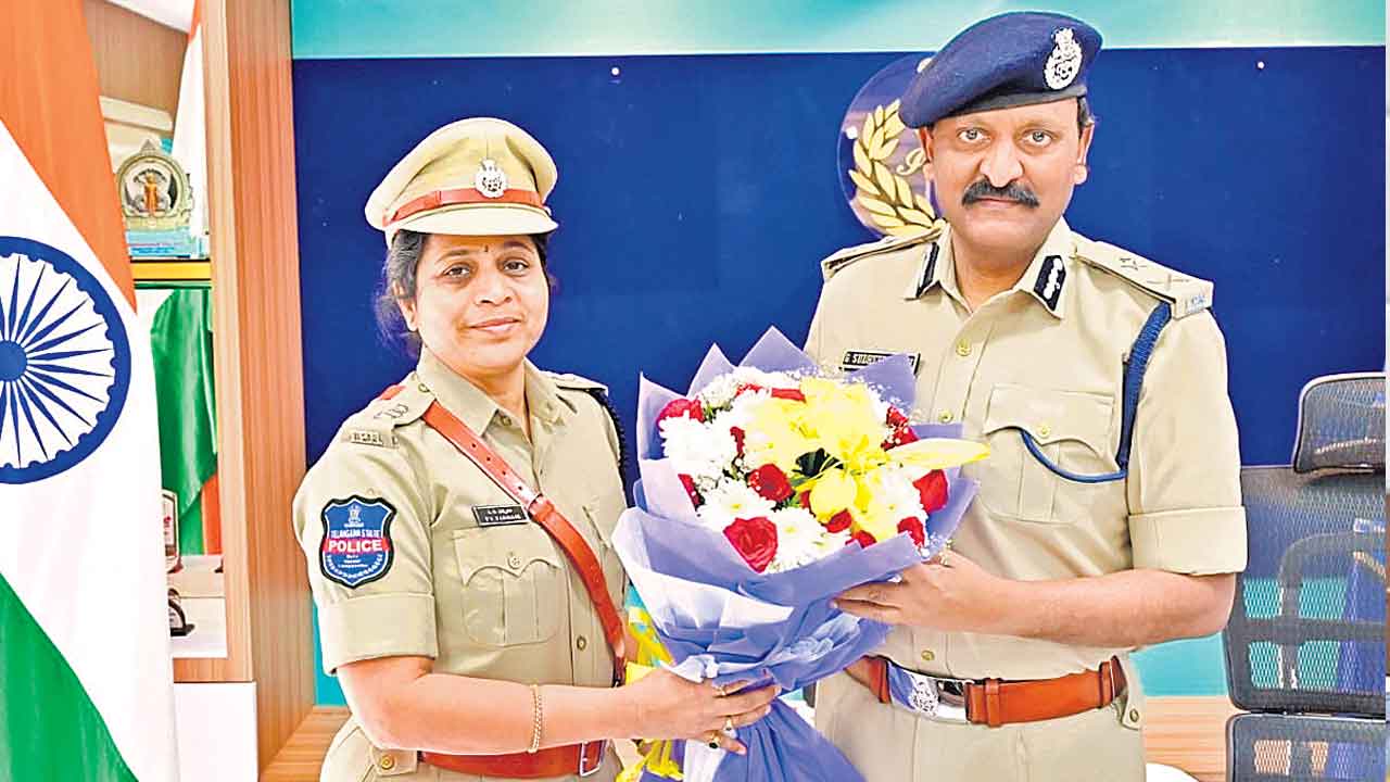 సీపీలను కలిసిన డీసీపీలు