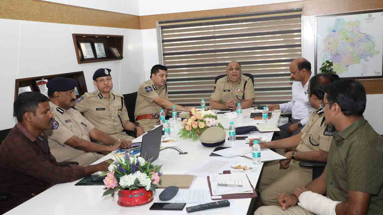 DGP Ravi Gupta | జీహెచ్‌ఎంసీ పరిధిలో ట్రాఫిక్‌ను మరింతా మెరుగుపర్చాలి : డీజీపీ రవి గుప్తా