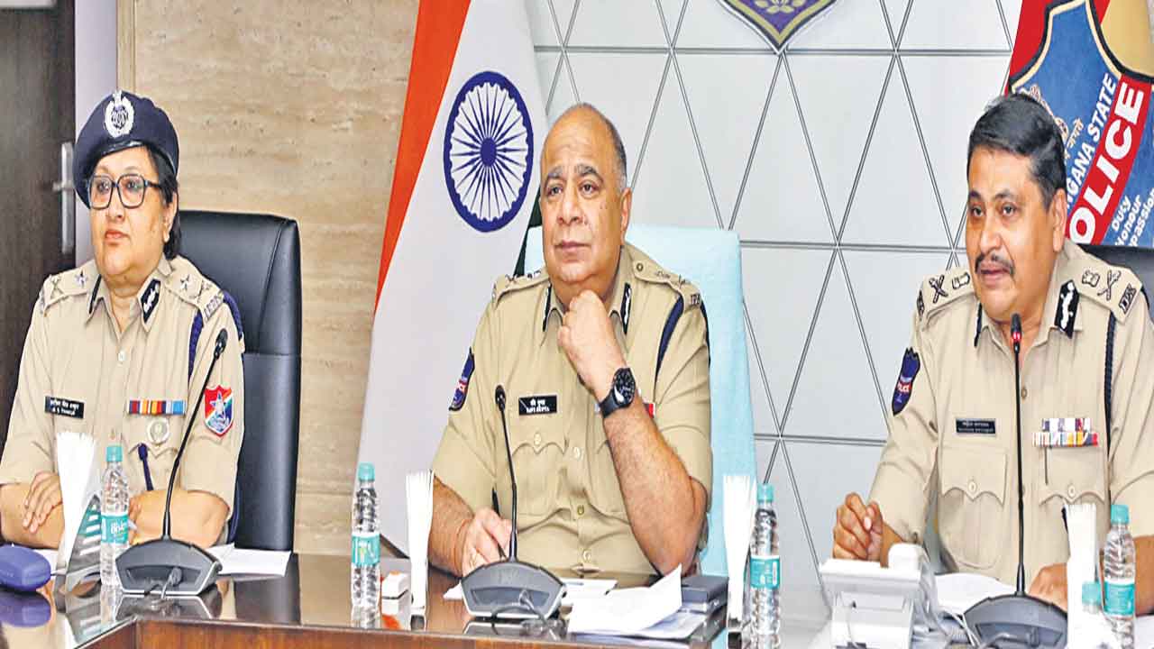 రైల్వే భద్రతపై డీజీపీ సమీక్ష