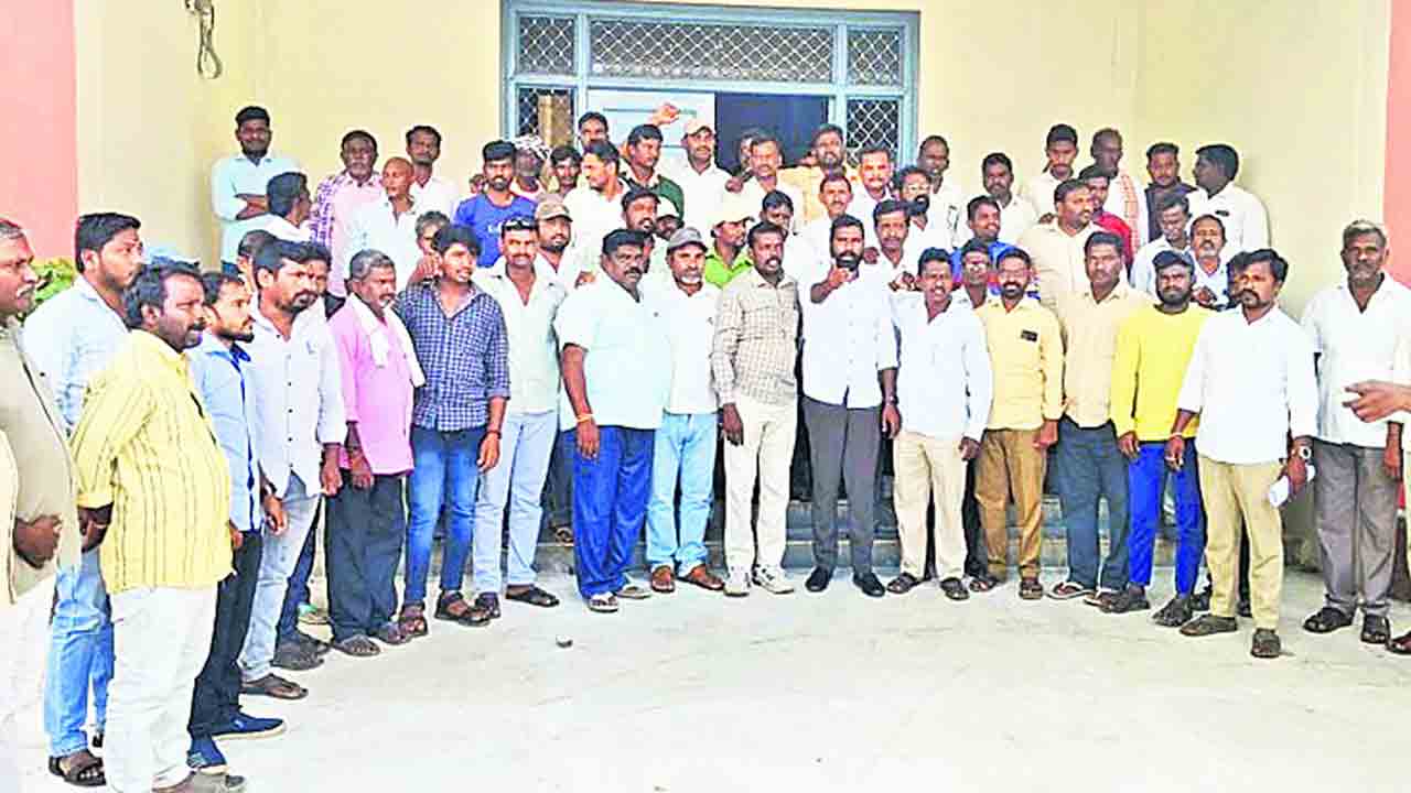 దళితబంధు నిధులు జమ చేయాల్సిందే..