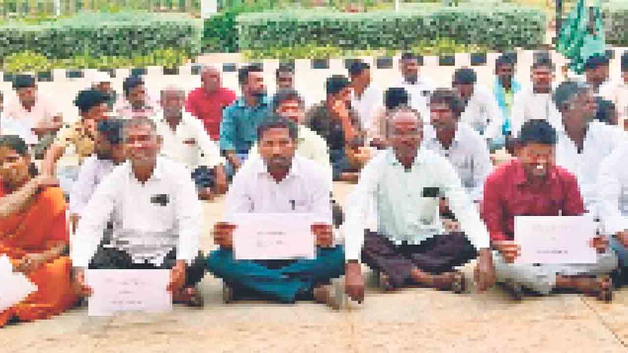దళితబంధు ఇవ్వండి మహాప్రభో!