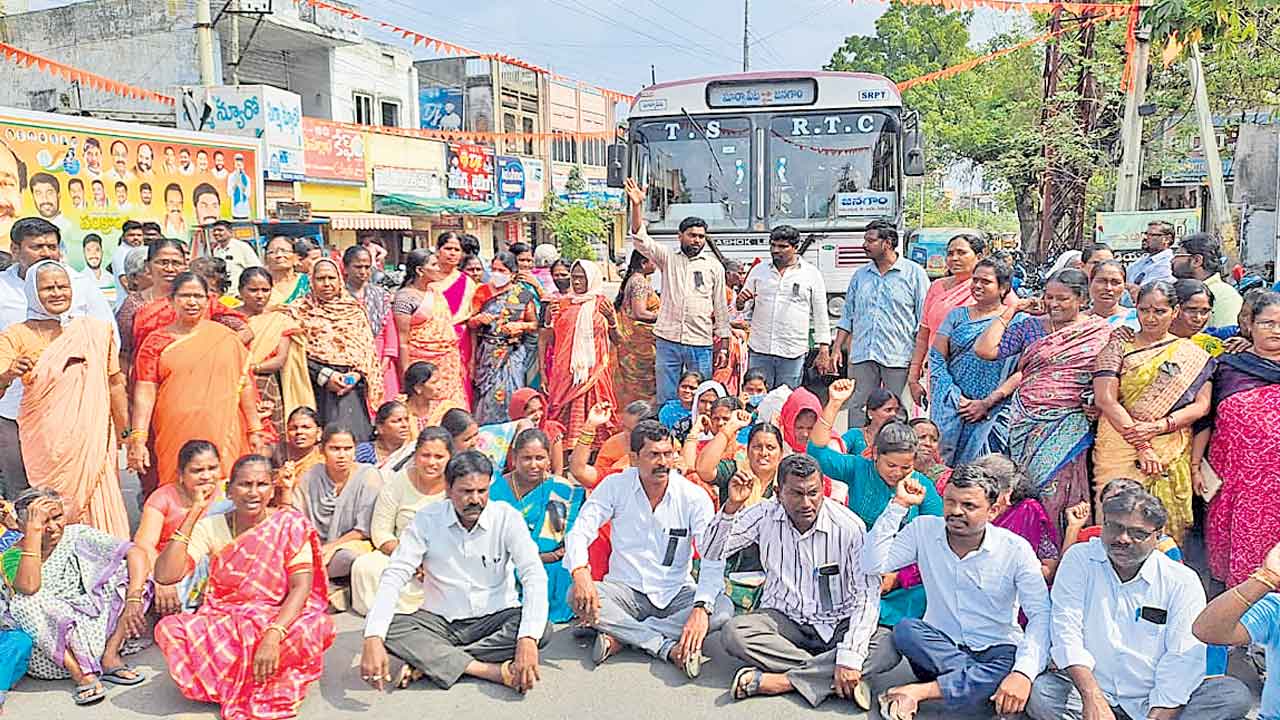 దళిత ప్రజాప్రతినిధిపై అవిశ్వాసం వద్దు