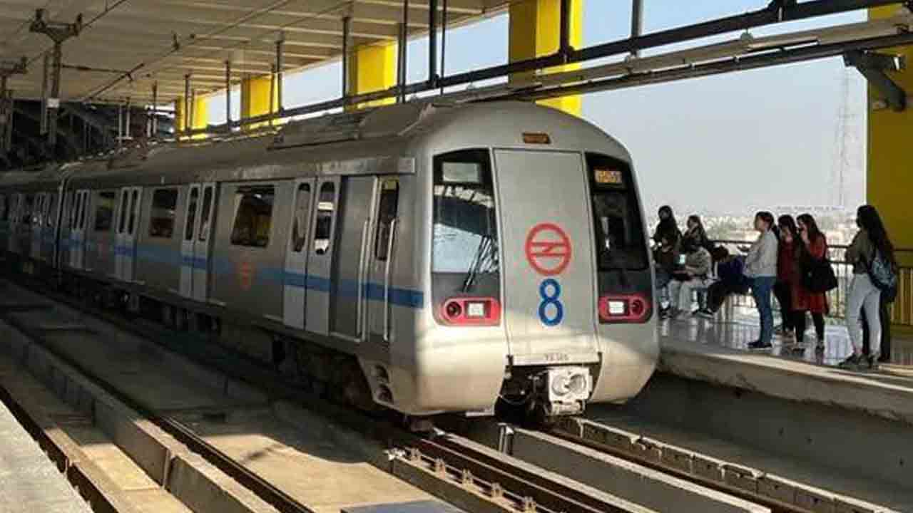 Delhi Metro | కొత్త సంవత్సరం వేళ ఢిల్లీ మెట్రోకు ప్రయాణికుల తాకిడి.. ఆరేండ్లలో రికార్డుస్థాయి రైడర్‌షిప్‌..!