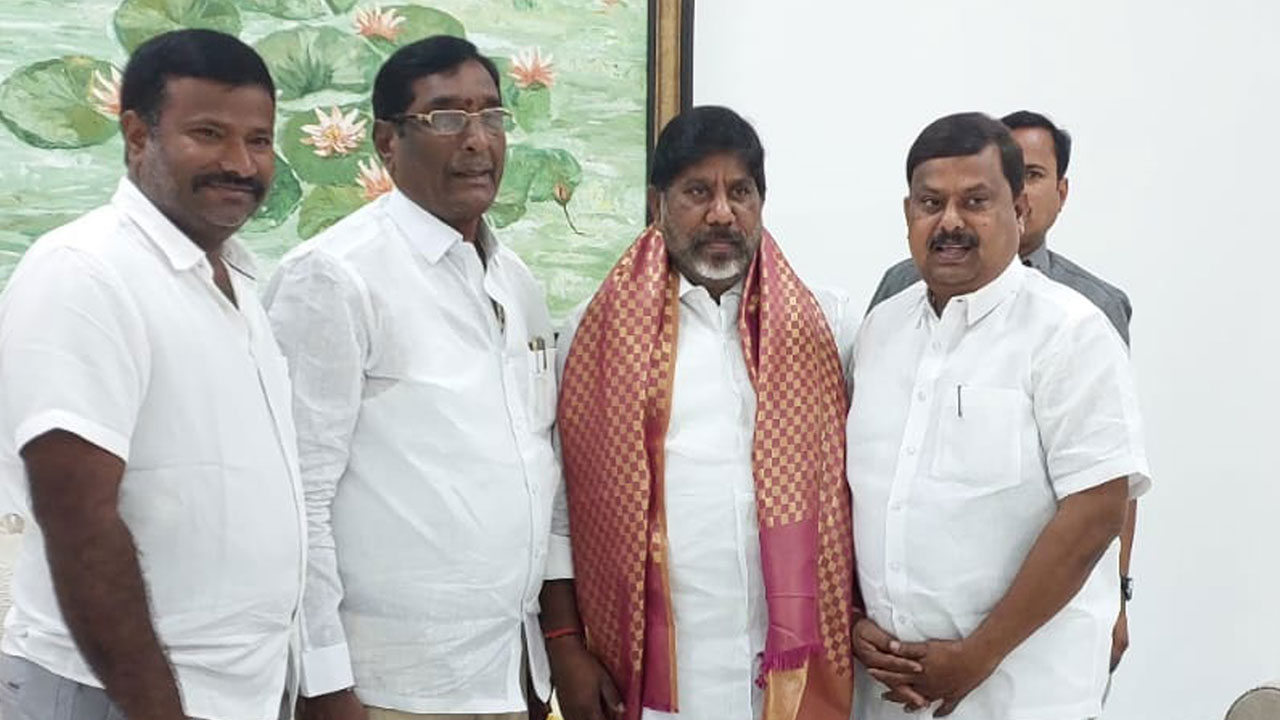 పెండింగ్ ప్రాజెక్టులకు నిధులు కేటాయించండి
