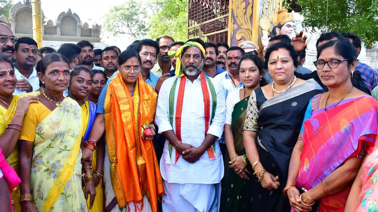 బరాఖత్‌గూడెం వేంకటేశ్వర ఆలయంలో డిప్యూటీ సీఎం భట్టి పూజలు