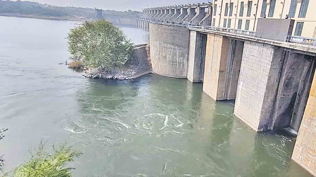 ఘనపూర్‌ ఆయకట్టుకు సింగూరు నీటి విడుదల