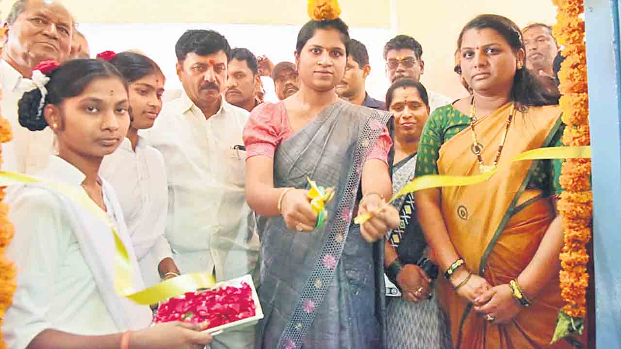 అభివృద్ధిలో విద్య, ఆరోగ్యం కీలకం