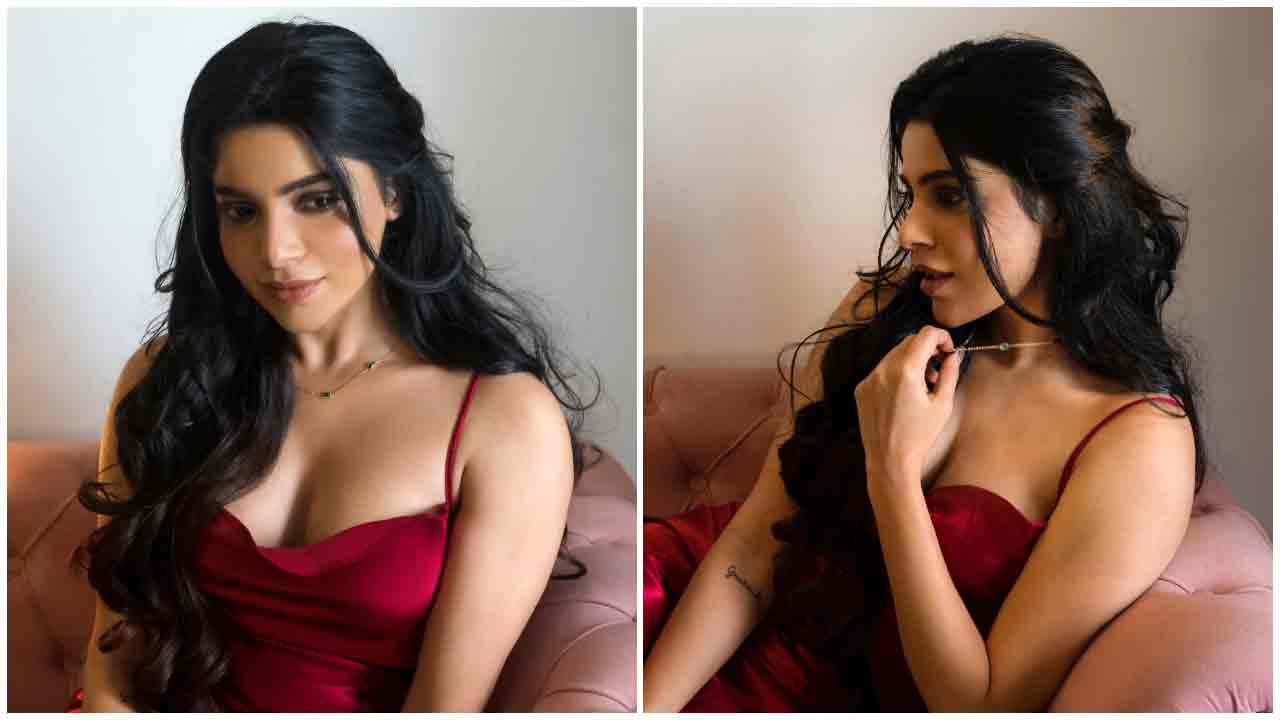 Divya Bharathi | సొగసులు ఒలకబోస్తున్న దివ్య భారతి..