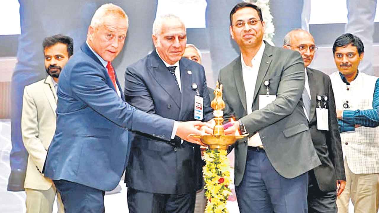 లైఫ్‌ సేవింగ్‌ సపోర్ట్‌ ఎక్మో