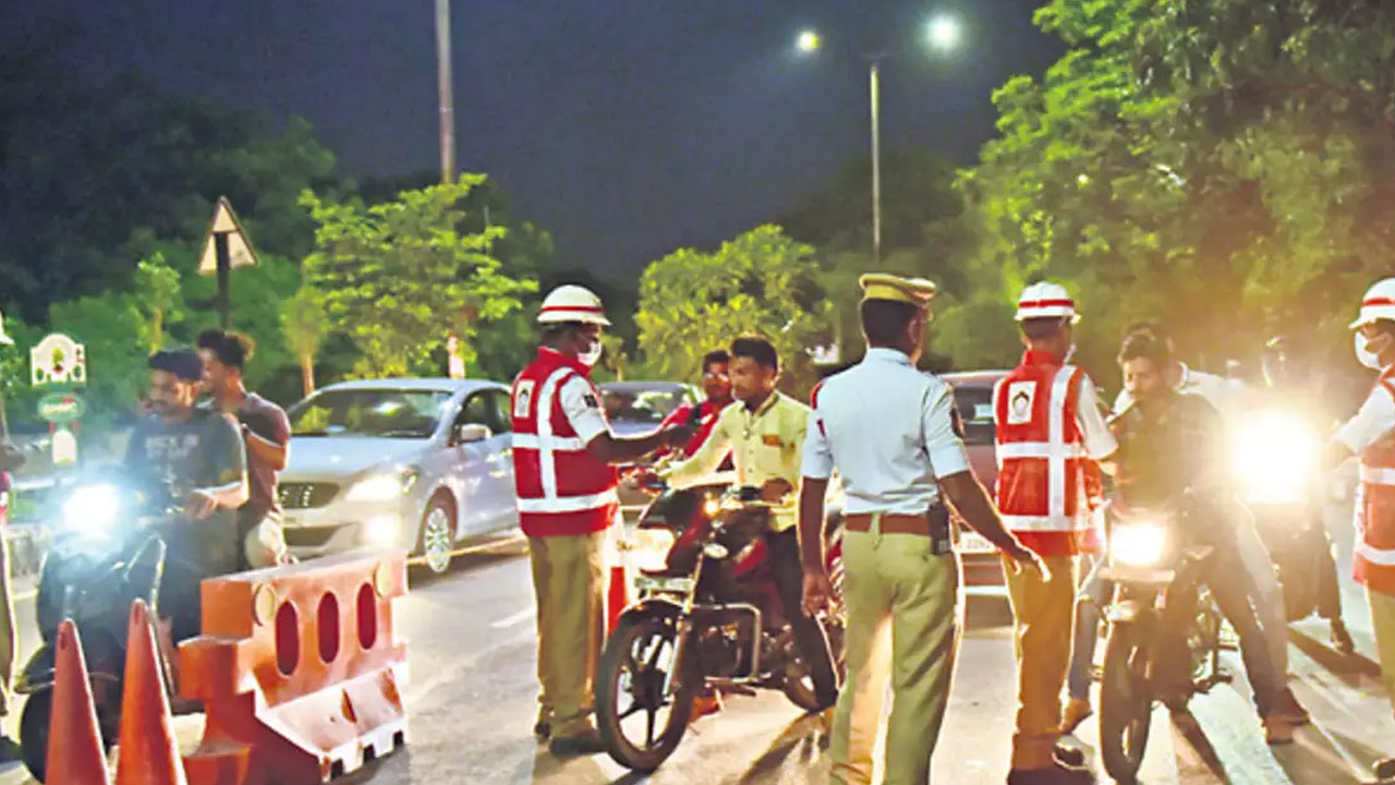 డ్రంక్‌ అండ్‌ డ్రైవ్‌ కేసులో 42 మందికి జైలు