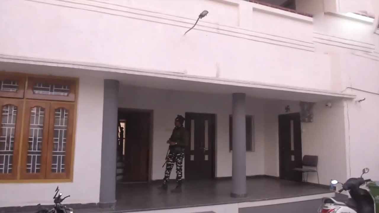 ED raids | జార్ఖండ్‌ సీఎం హేమంత్‌ సోరెన్‌ చుట్టూ ఈడీ ఉచ్చు.. సన్నిహితుల ఇళ్లలో సోదాలు.. Video