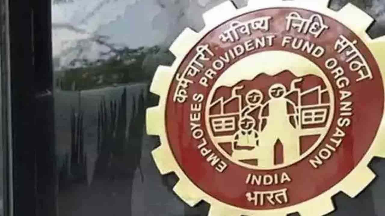 Aadhaar | ఆధార్‌ ప్రాథమిక గుర్తింపు మాత్రమే.. జనన ధ్రువీకరణకు చెల్లదు: ఈపీఎఫ్‌వో