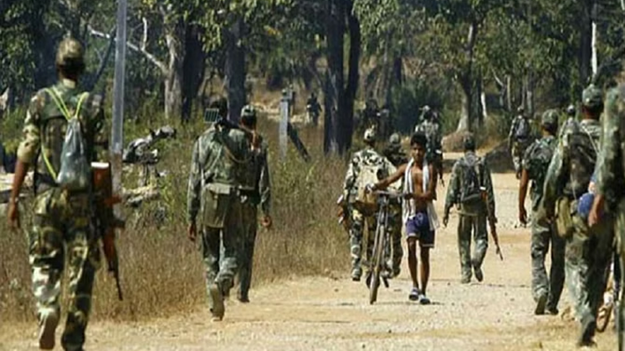 Encounter | బాసగూడలో ఎదురుకాల్పులు.. ముగ్గురు మావోల మృతి