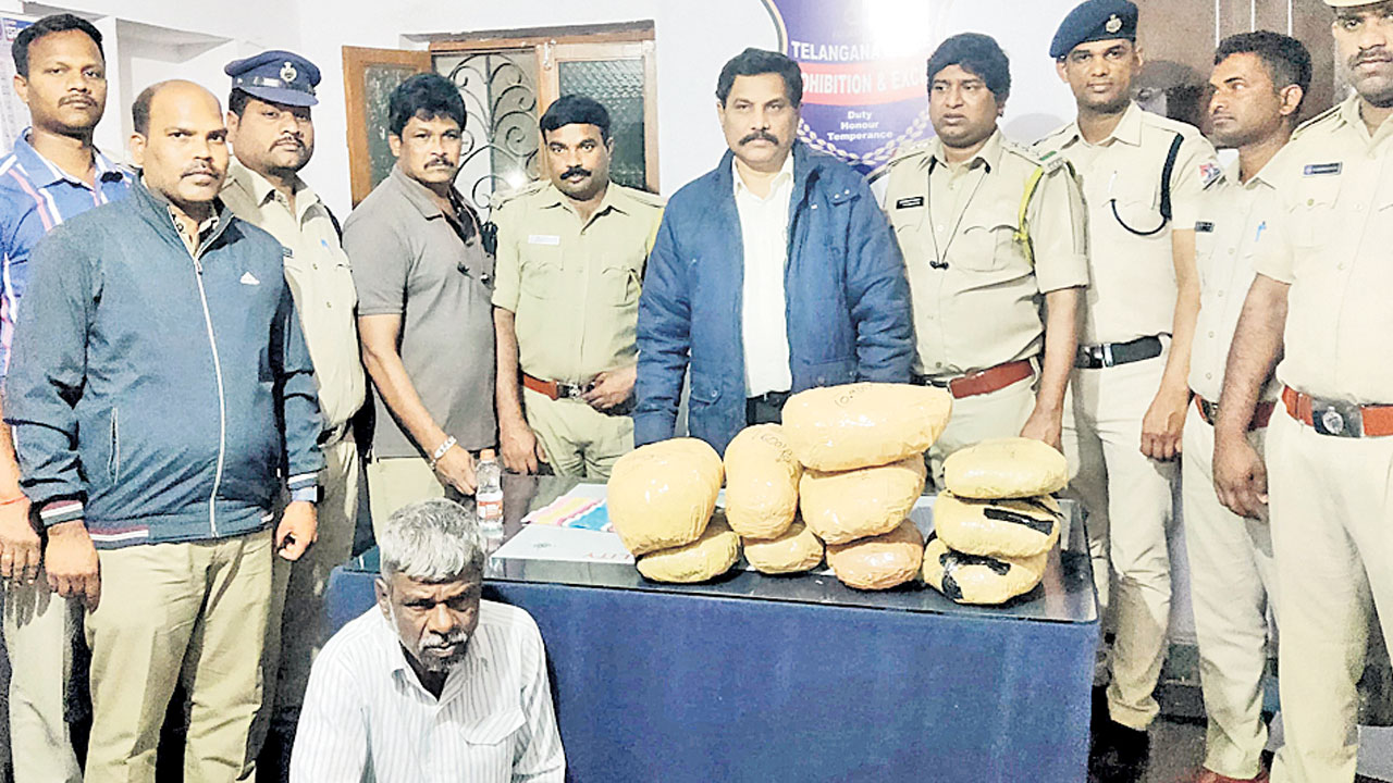 తాండూరులో 40 కిలోల గంజాయి పట్టివేత