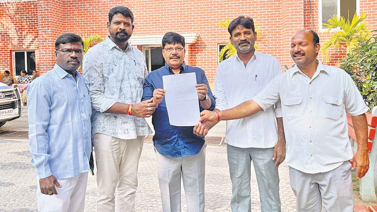 మాపై నమోదైన కేసుల వివరాలు ఇవ్వండి