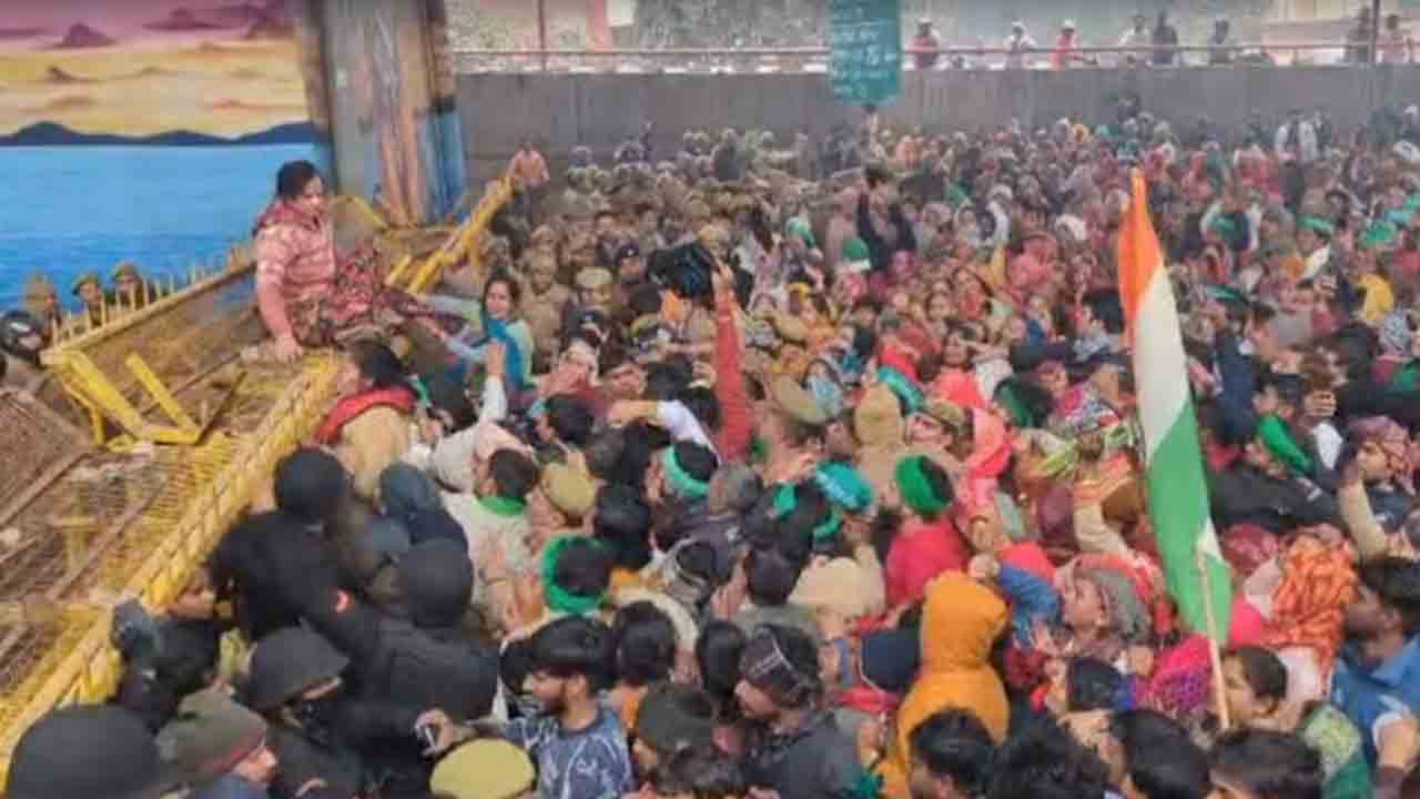 Farmers’ stir | భూ పరిహారం కోసం.. ఎన్టీపీసీ కార్యాలయం వద్ద రైతుల ఆందోళన