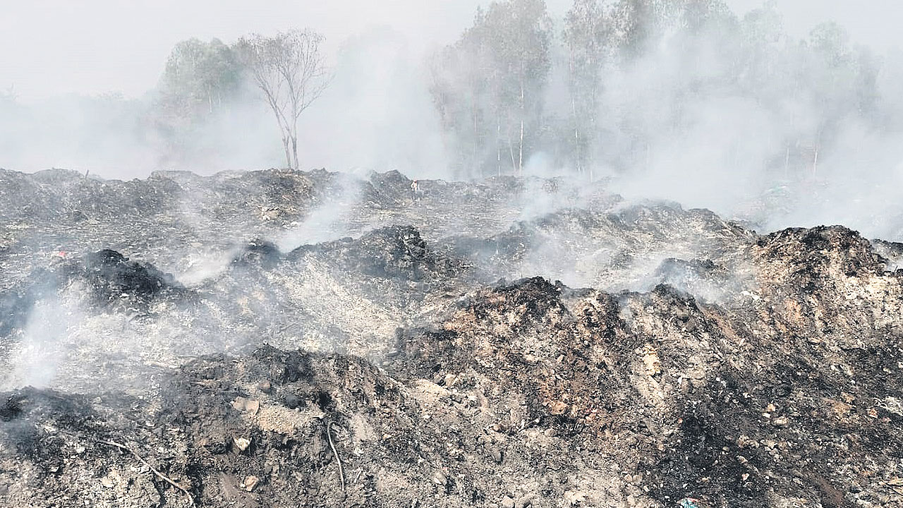 సీసీసీని కమ్మేసిన పొగ