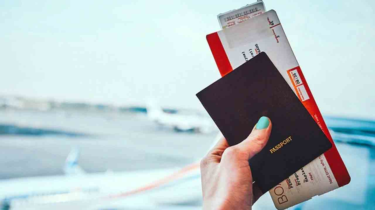 ఫ్లైట్‌ టికెట్లు బుక్‌ చేస్తే రూ.2.35 లక్షలు కట్‌