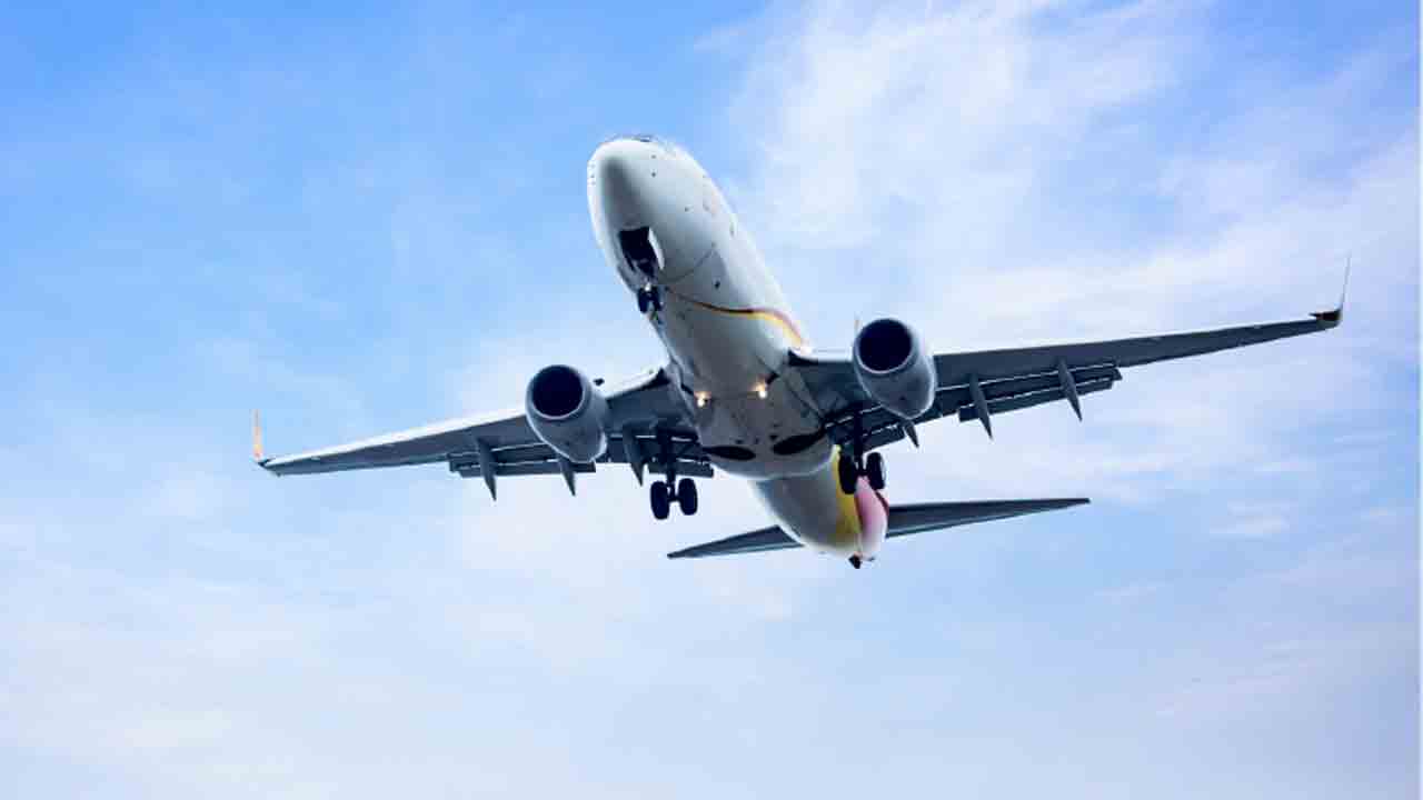 Chennai-Colombo flight searched | విమానంలో ఉగ్రవాదులున్నట్లు ఈమెయిల్..   శ్రీలంకలో తనిఖీ
