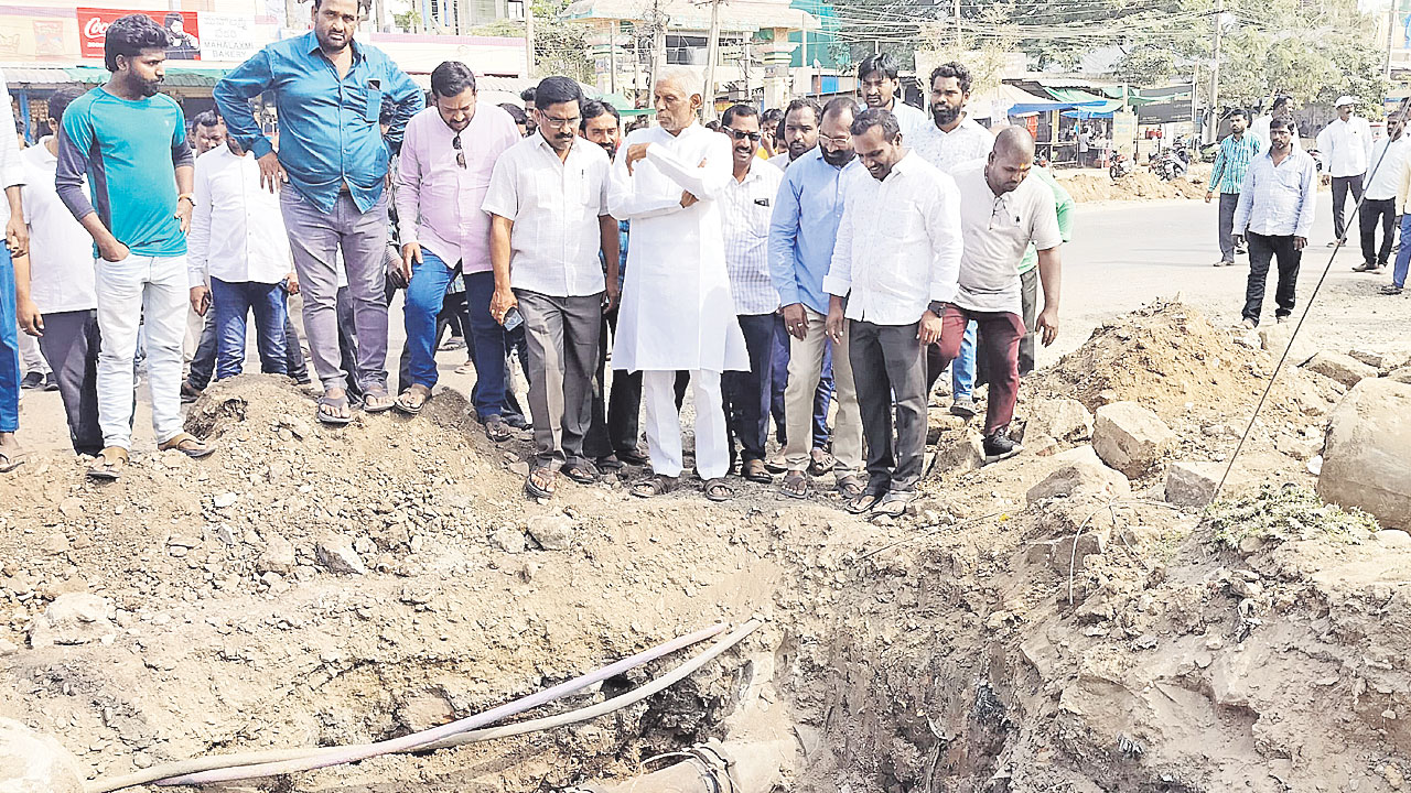 కేసీఆర్‌ సర్కారు నిధులతోనే అభివృద్ధి పనులు