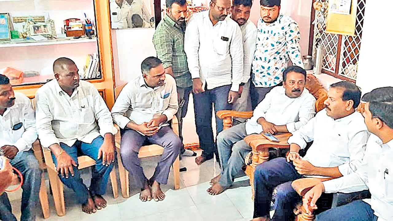 బీఆర్‌ఎస్‌ ఎంపీపీపై కాంగ్రెస్‌ హత్యాయత్నం