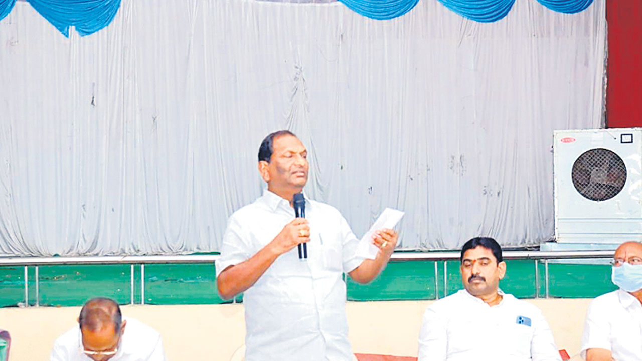 ఢిల్లీకి రైతుల ఆత్మగౌరవం తాకట్టు