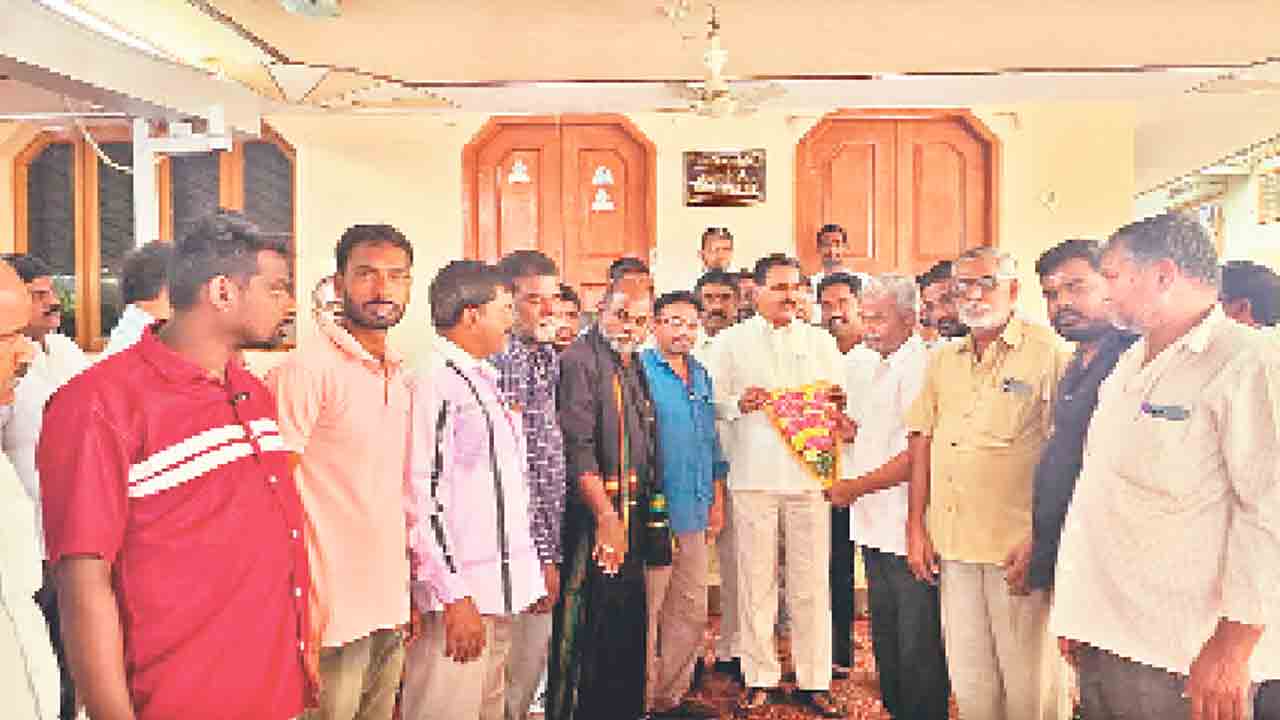 ప్రభుత్వ అనాలోచిత నిర్ణయాలతో ఆటో కార్మికులు ఆగం