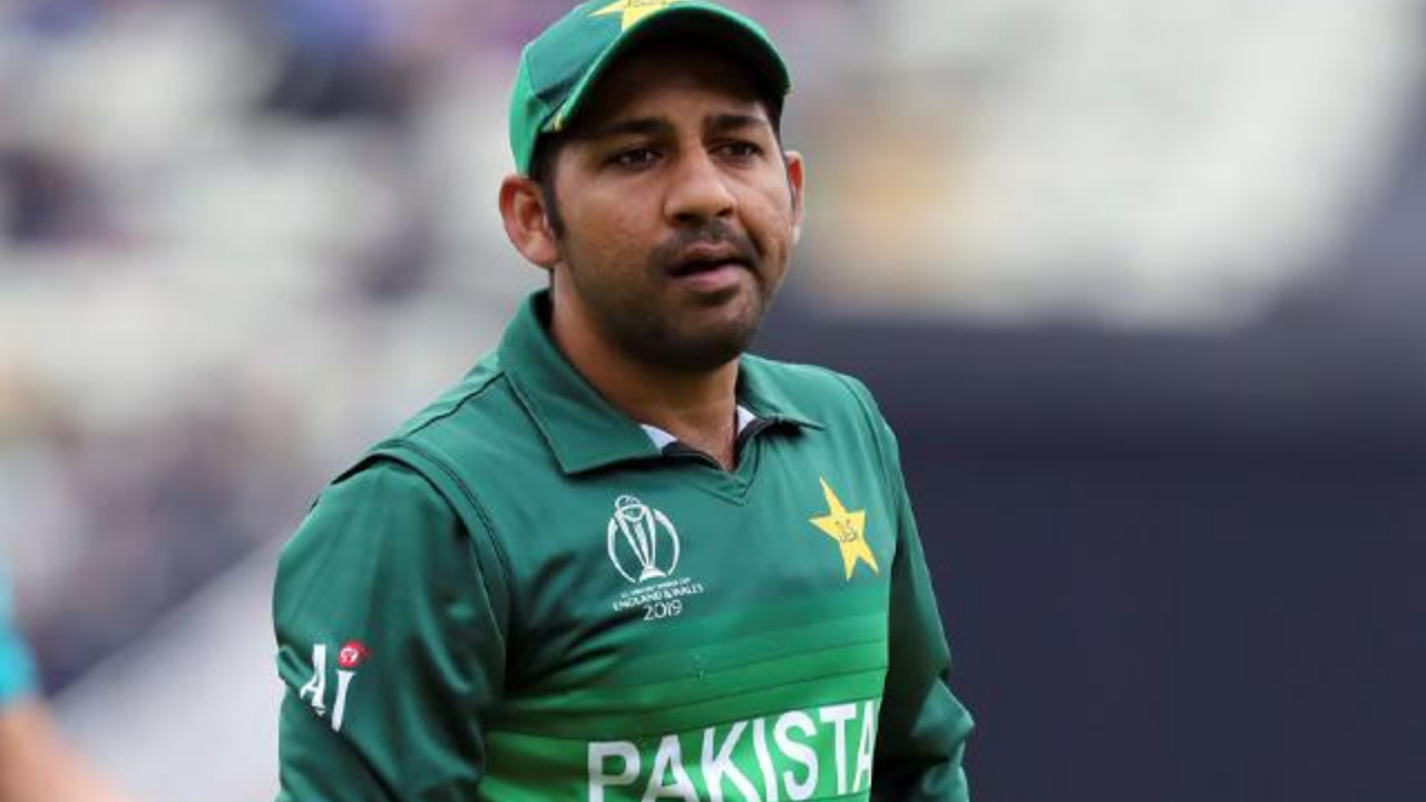 Sarfaraz Ahmed: పాకిస్తాన్‌ క్రికెట్‌కు మరో షాక్‌.. దేశాన్ని వీడనున్న వికెట్‌ కీపర్‌..!