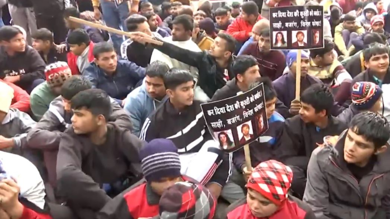 Wrestlers Protest:  మళ్లీ రోడ్ల మీదకు వచ్చిన రెజ్లర్లు.. కానీ ఈసారి ఆ ముగ్గురే టార్గెట్‌..