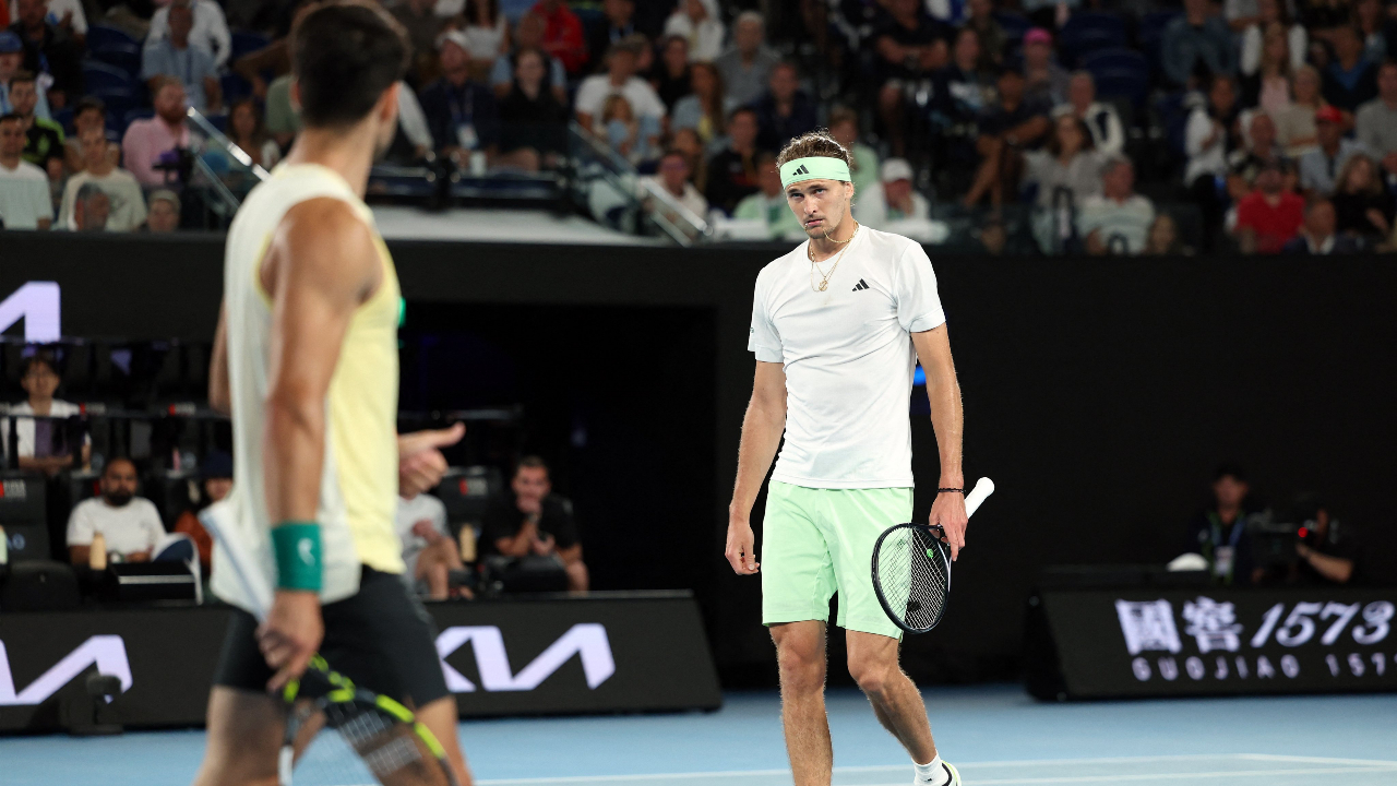 Australia Open 2024: అయ్యో అల్కరాజ్‌.. ఆస్ట్రేలియా ఓపెన్‌లో భారీ షాక్‌.. సెమీస్‌కు జ్వెరెవ్‌..