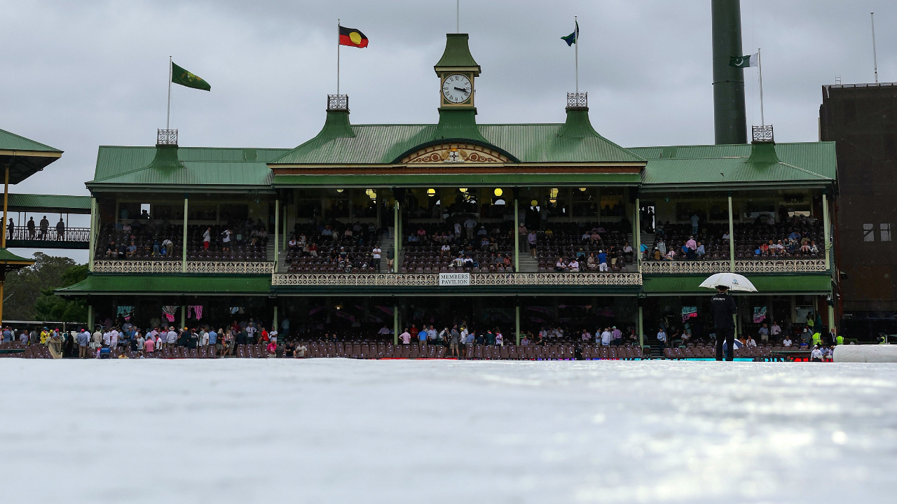 AUS vs PAK 3rd Test:  సగం ఆట వర్షార్పణం.. రెండో రోజు 46 ఓవర్లే..