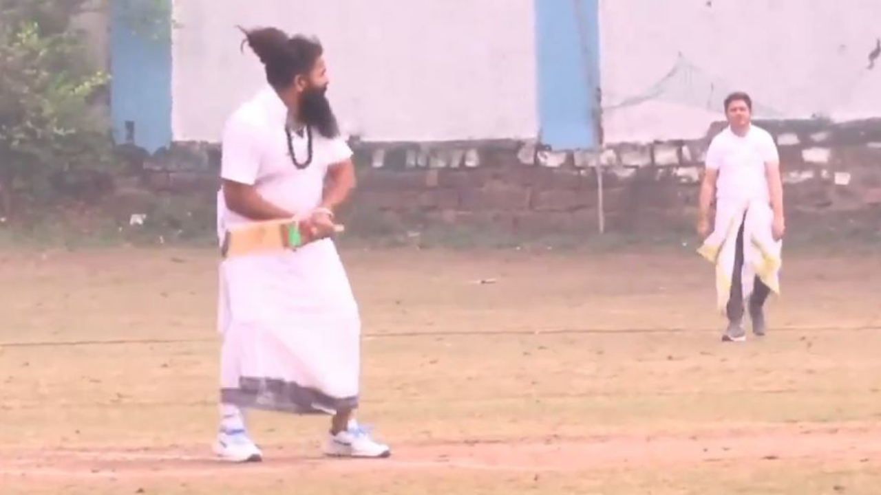 Viral Video: దోతి, కుర్తాలతో క్రికెట్‌.. సంస్కృతంలో కామెంట్రీ.. వీడియో వైరల్‌