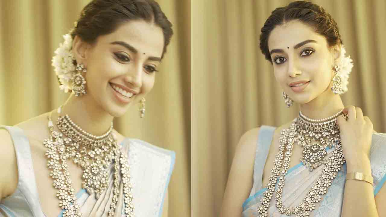 Meenakshi Chaudhary | చీరకట్టులో GOAT హీరోయిన్ మీనాక్షి చౌదరి.. ట్రెండింగ్‌లో స్టిల్స్‌