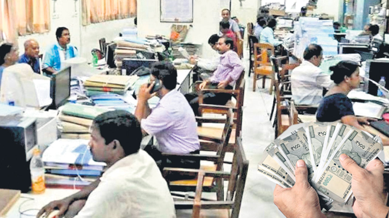 కొందరికే వేతనాలు