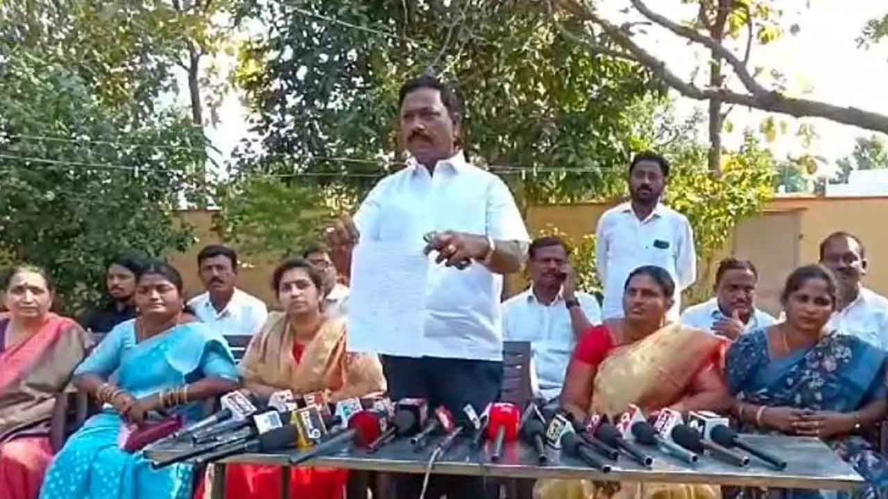 చైర్‌పర్సన్‌పై వీగిన అవిశ్వాసం