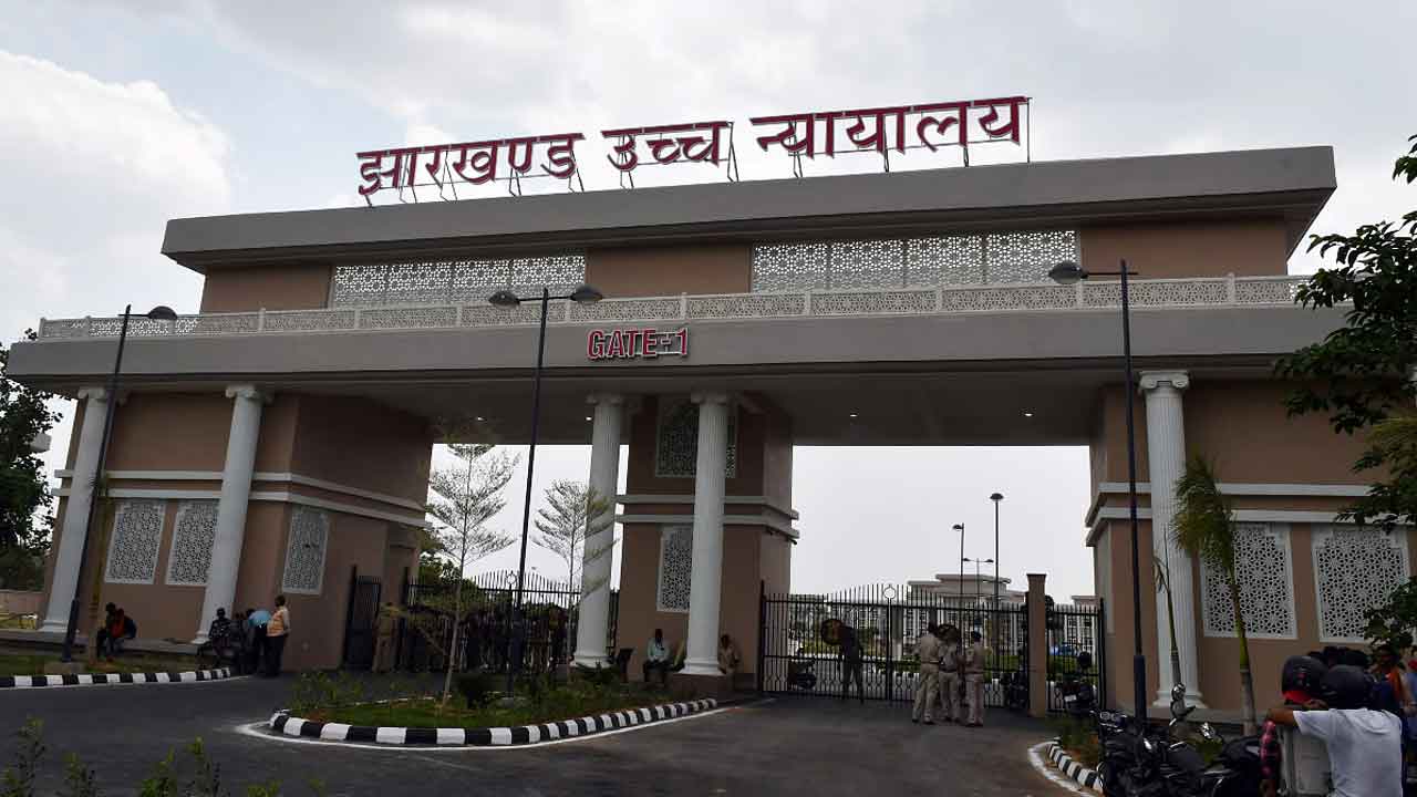 వృద్ధాప్యంలో అత్త సంరక్షణను కోడలే చూసుకోవాలి