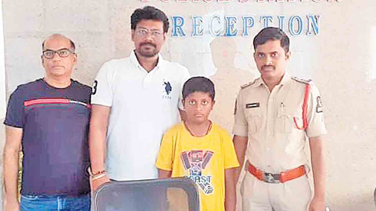 బెంగళూరులో అదృశ్యమై..హైదరాబాద్‌లో ప్రత్యక్షం