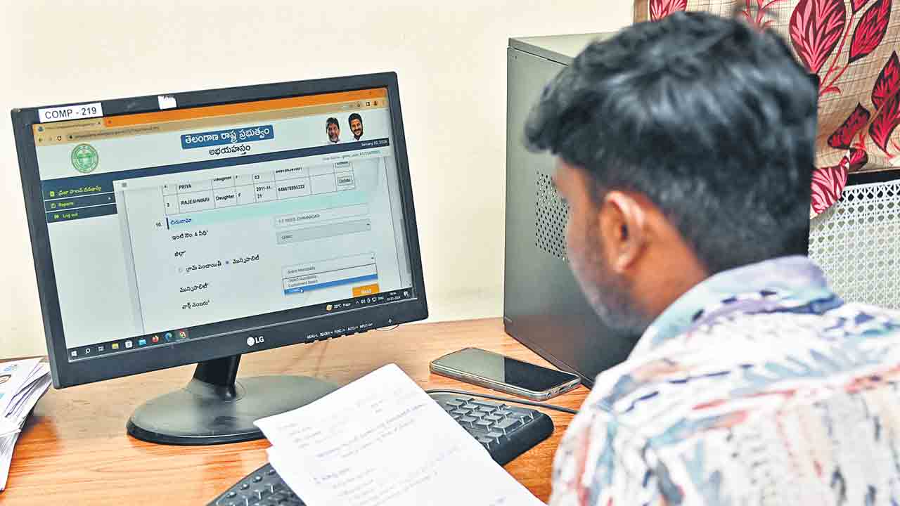 ఐదు రోజులు 10 లక్షల దరఖాస్తులు