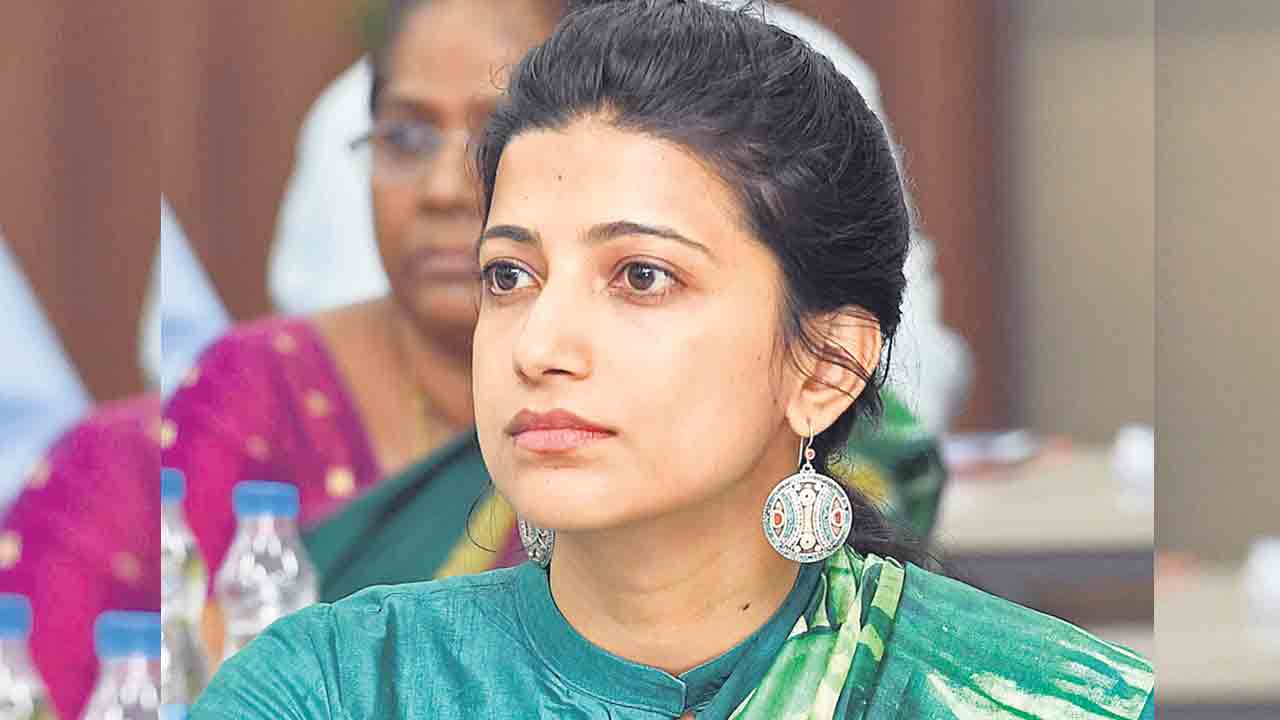 హెచ్‌ఎండీఏలో ఆమ్రపాలికి అదనపు బాధ్యతలు