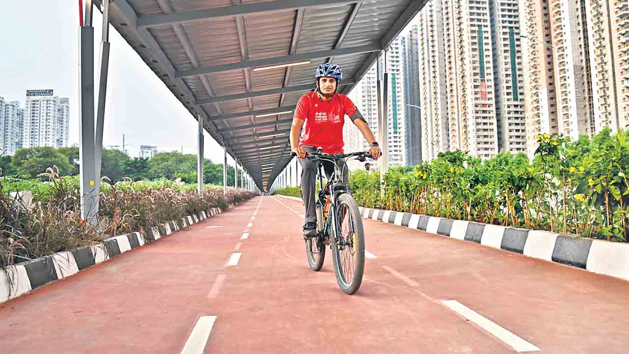 సైకిల్‌ ట్రాక్‌పై సోలార్‌ పవర్‌