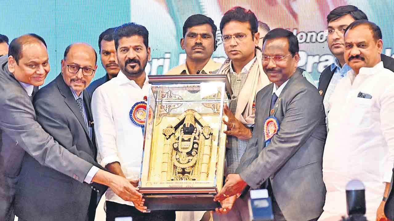 నయా సాల్‌ జోష్‌..చలో నుమాయిష్‌