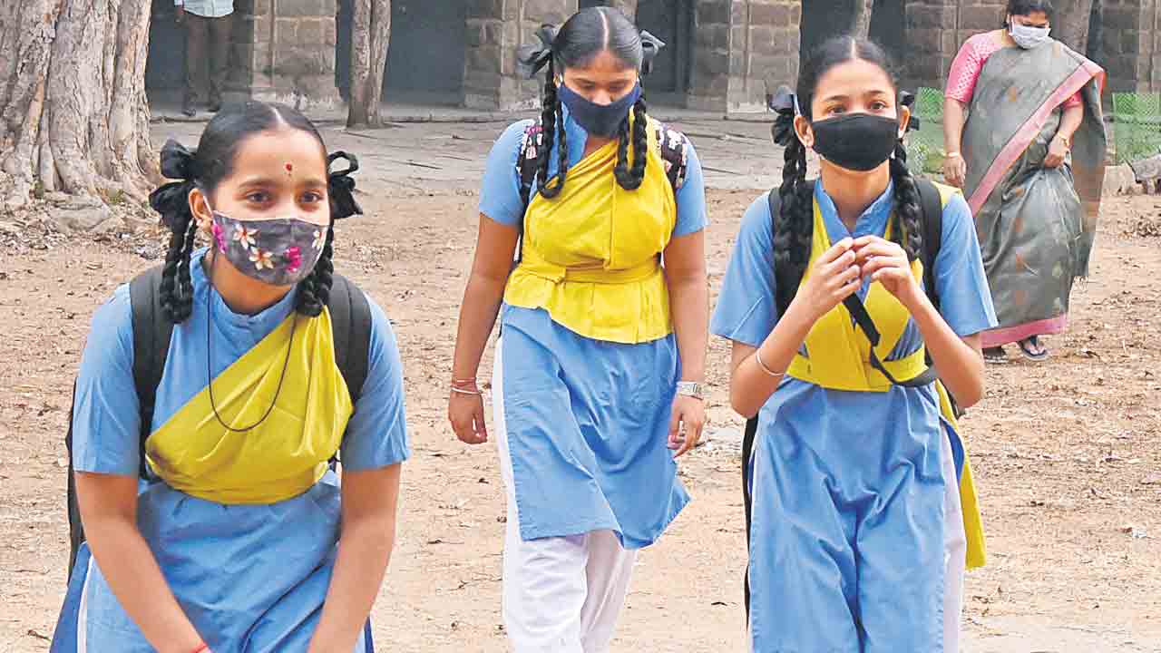 పనికి కాదు.. బడికి పంపండి