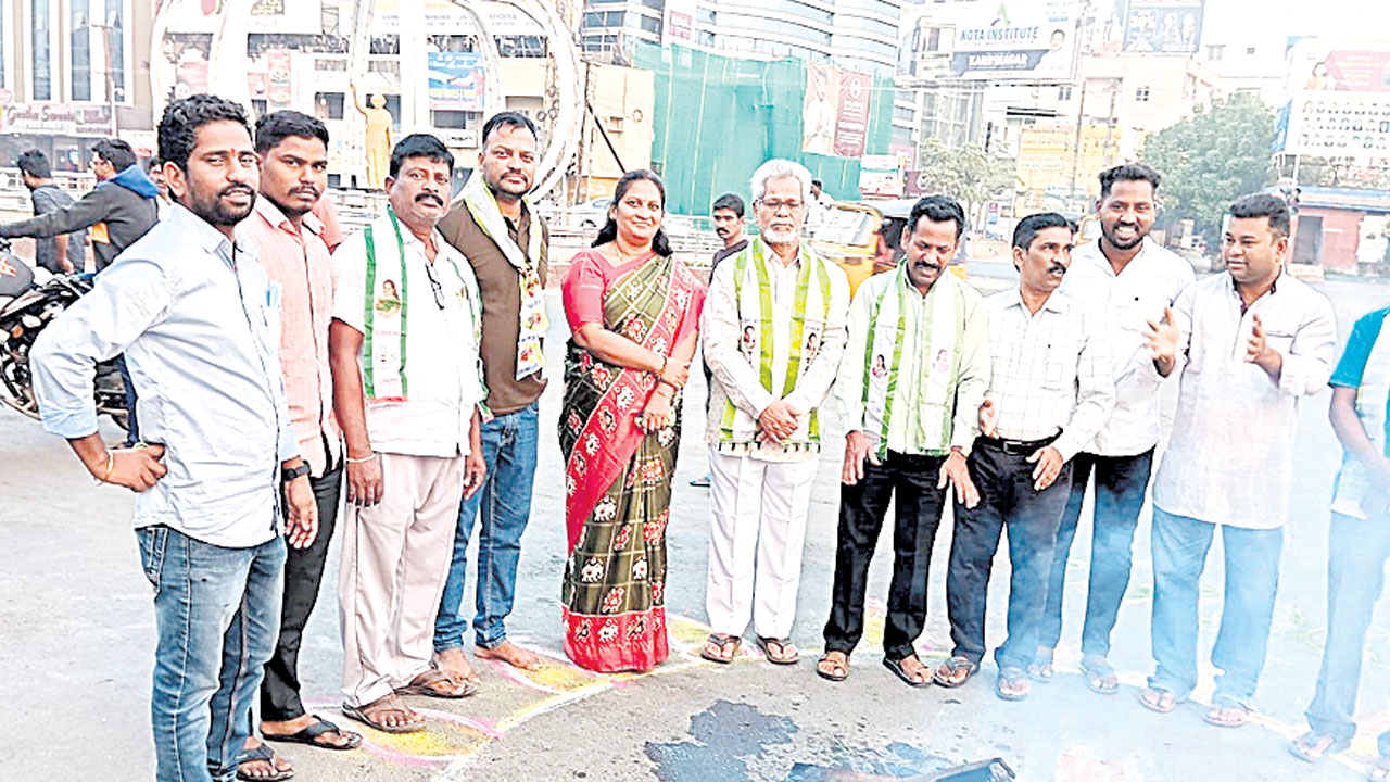 ఊరూరా భోగి సందడి