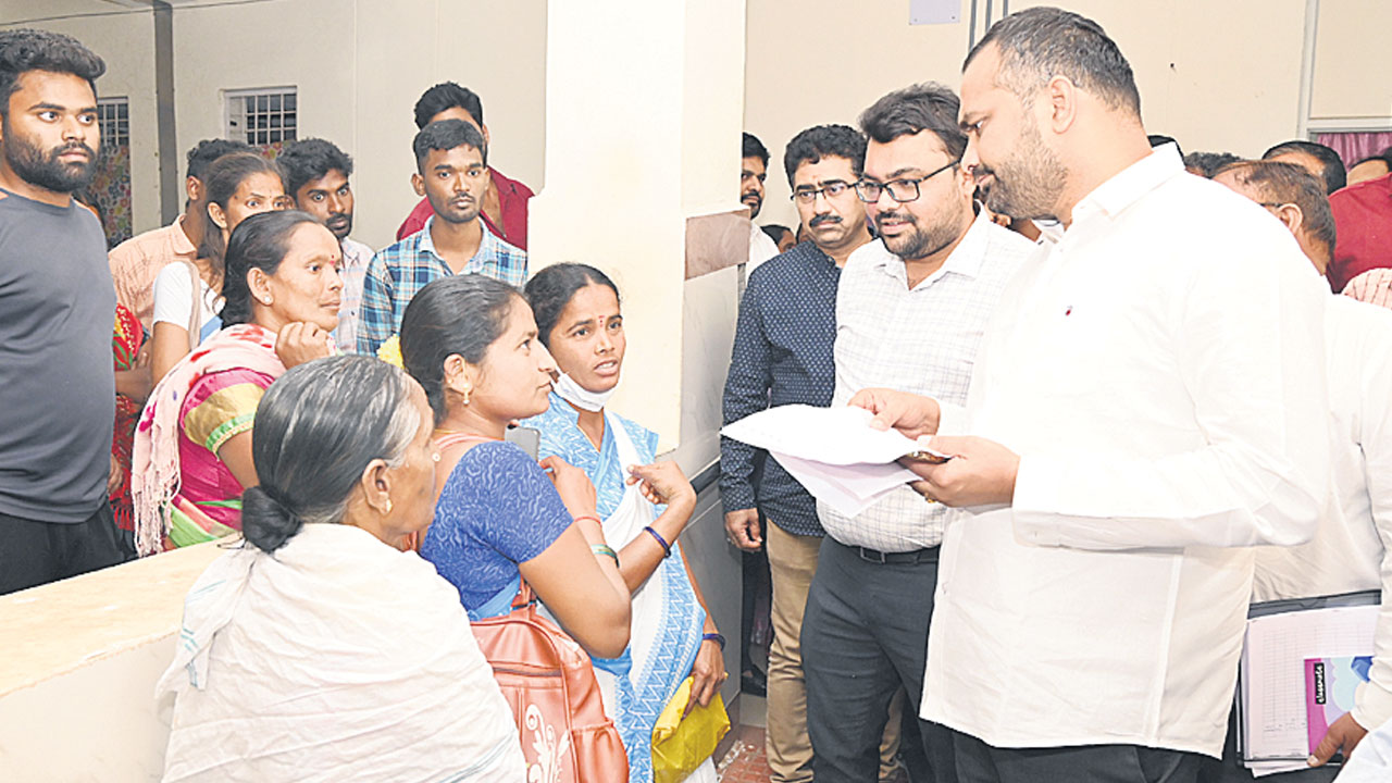 ఎంసీహెచ్‌లో ప్రసవాలు పెంచాలి