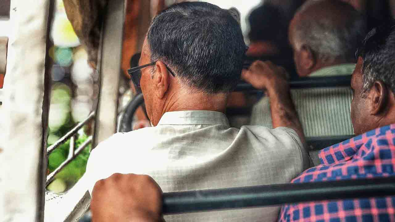 Heart Attack | డ్రైవింగ్‌లో గుండెపోటు.. 60 మందిని కాపాడి ప్రాణాలు వదిలిన బస్సు డ్రైవర్‌